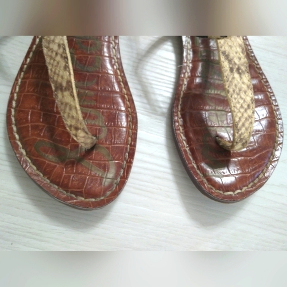 Sam Edelman beige flat sandals, size 4 - Picture 2 of 2